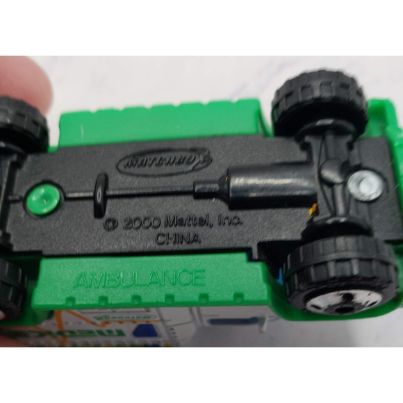 2000 Matchbox Medic M3 White Ambulance Diecast Emergency Vehicle - Picture 8 of 8